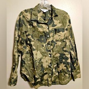 Old Navy The classic Shirt Womens Green Camo Button Up 
Size Large